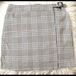 Tilly’s White Fawn Plaid Pencil Skirt.